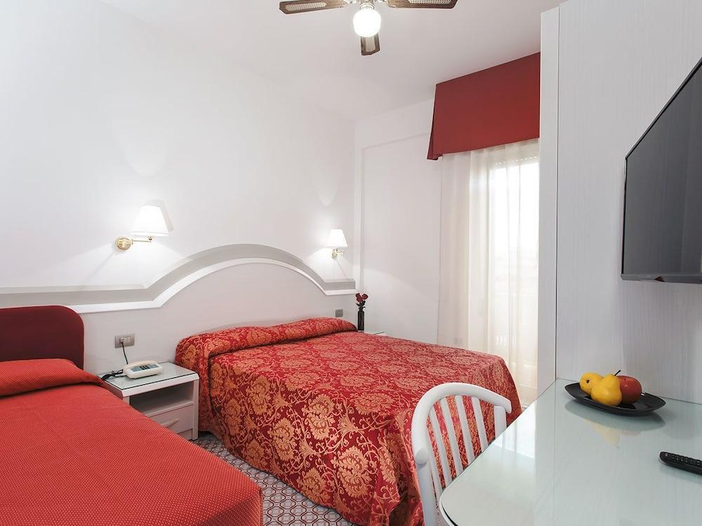 Hotel Caravelle تْشيزيناتيكو المظهر الخارجي الصورة