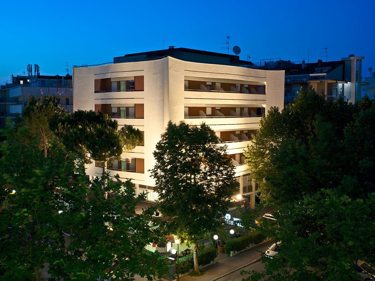 Hotel Caravelle تْشيزيناتيكو المظهر الخارجي الصورة